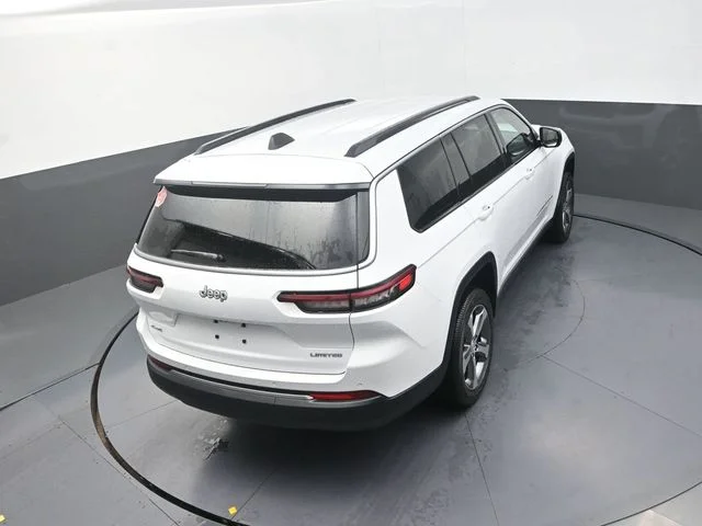 New 2026 Bright White Clear-Coat Exterior Paint Jeep Limited image 17