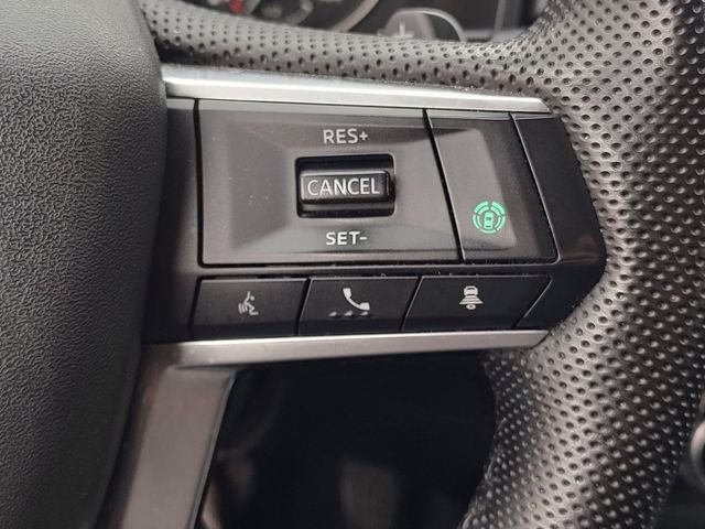 Used 2023 Silver Mitsubishi SE image 20