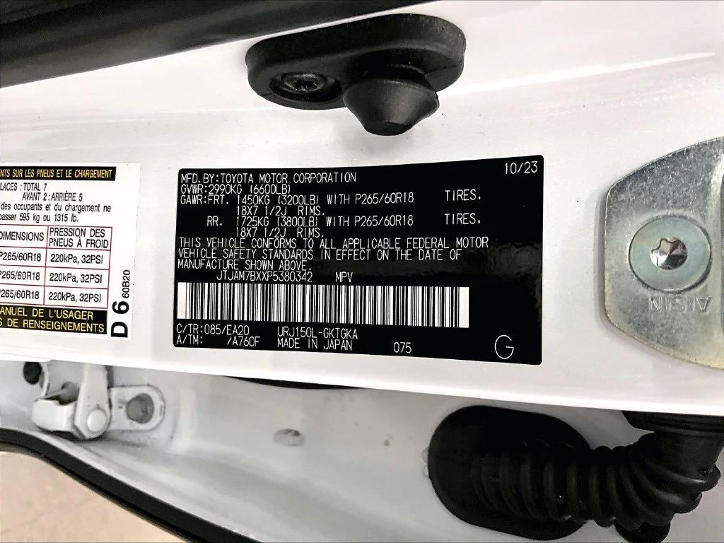 Used 2023 White Lexus 460 image 19