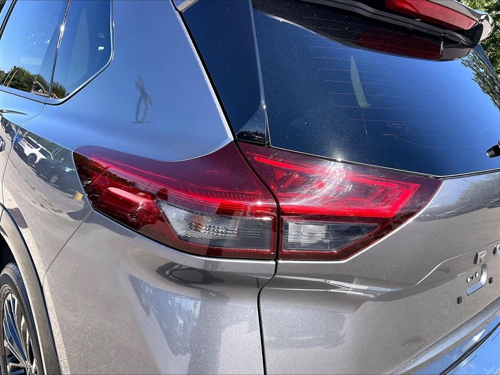 Used 2025 Gun Metallic Nissan Platinum image 32