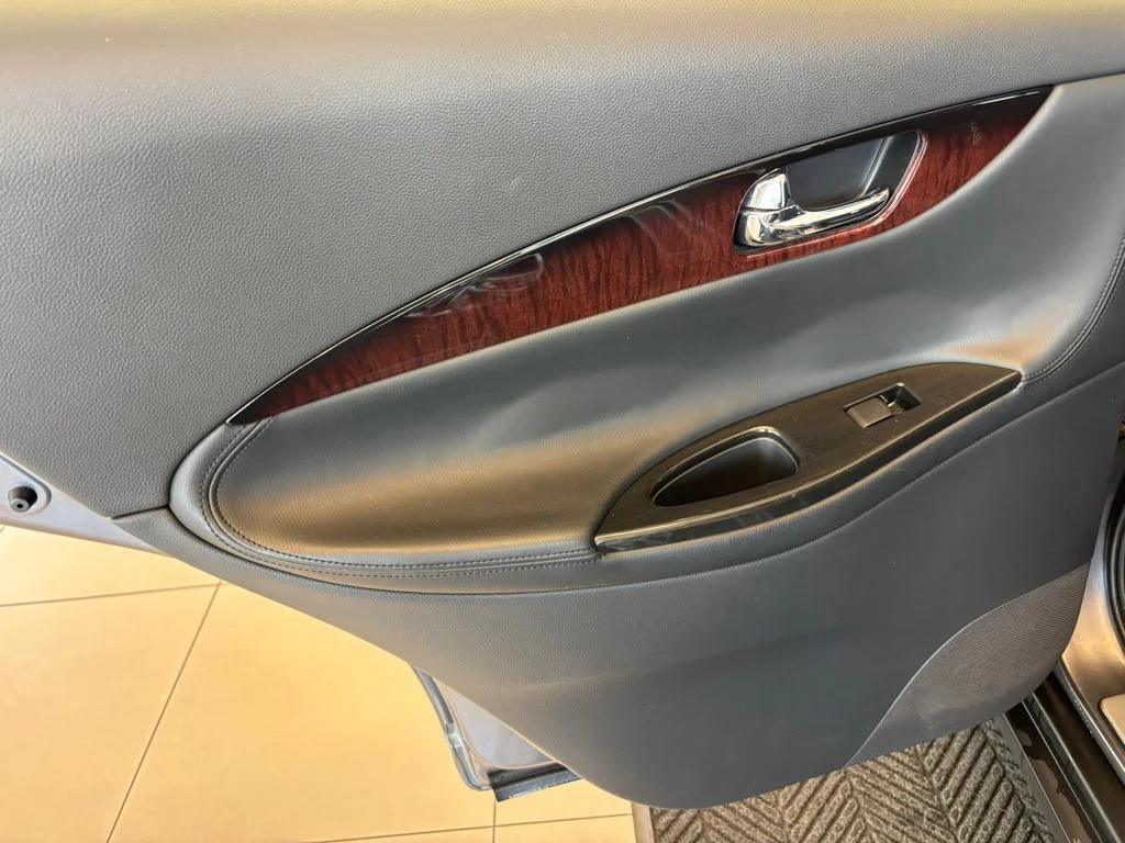 Used 2016 Gray INFINITI Base image 26