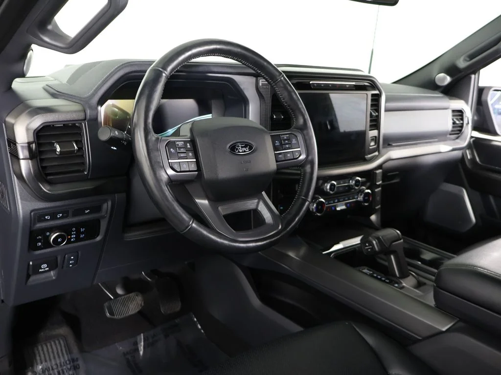 Used 2024 Agate Black Metallic Ford Lariat image 31