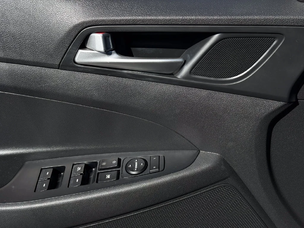 Used 2019  Hyundai Value image 25
