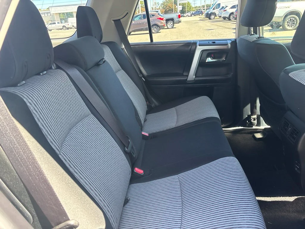 Used 2016 Silver Toyota SR5 image 22