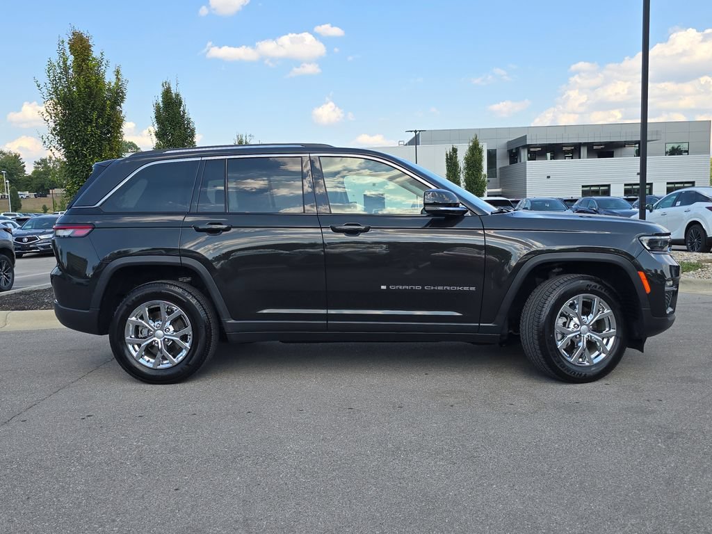 Used 2024 Rocky Mountain Pearlcoat Jeep Limited image 26