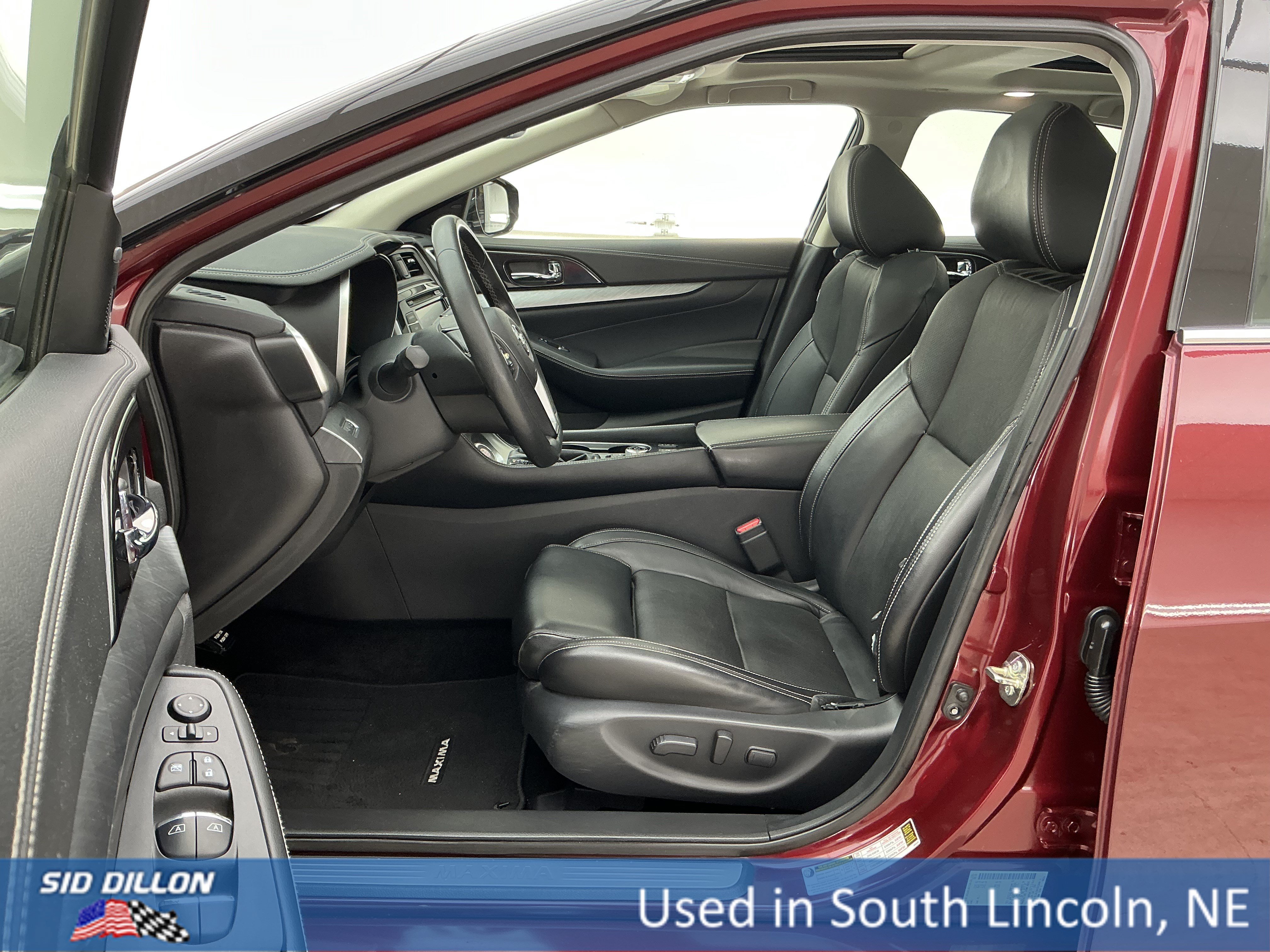 Used 2017 Coulis Red Nissan SL image 17