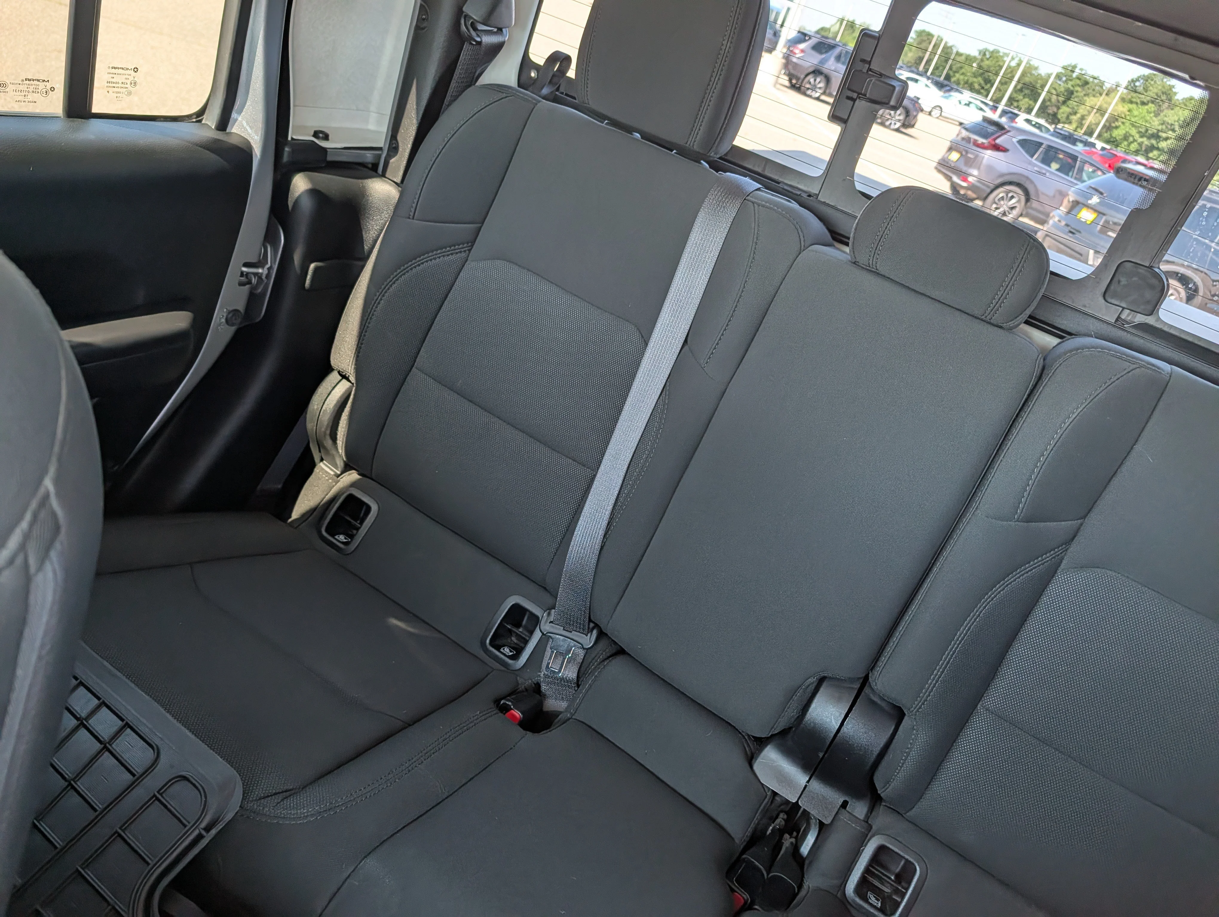 Used 2020 Billet Silver Metallic Clearcoat Jeep Sport S image 12