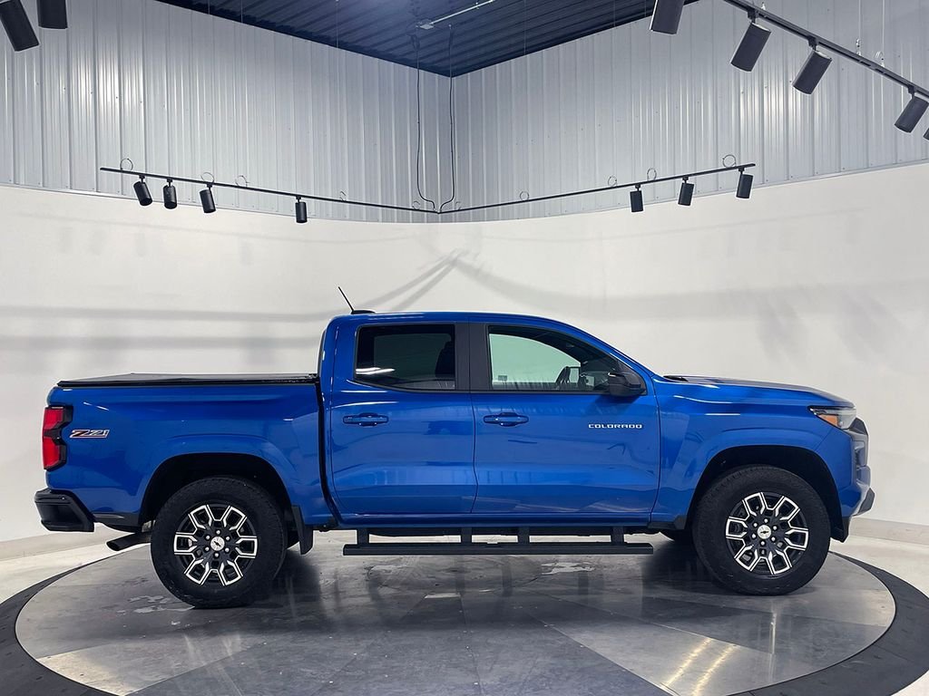 Used 2024 Blue Chevrolet Z71 image 10