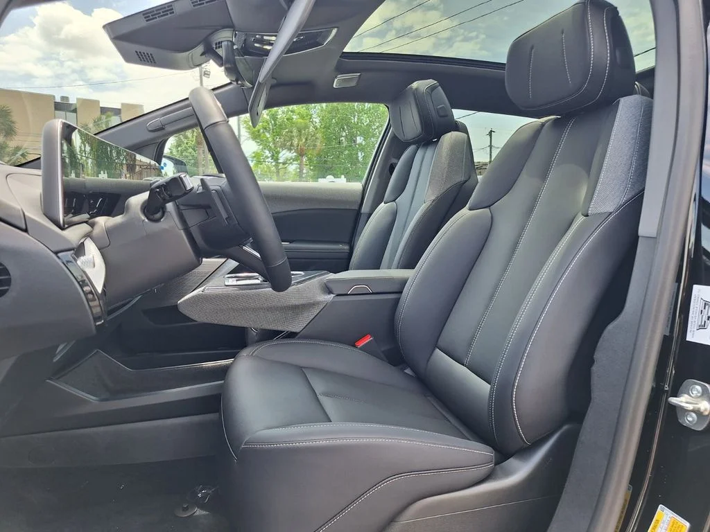 2026 Cadillac OPTIQ Luxury - Photo 17