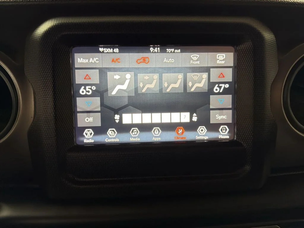 Used 2021 Silver Jeep Unlimited Sport image 19