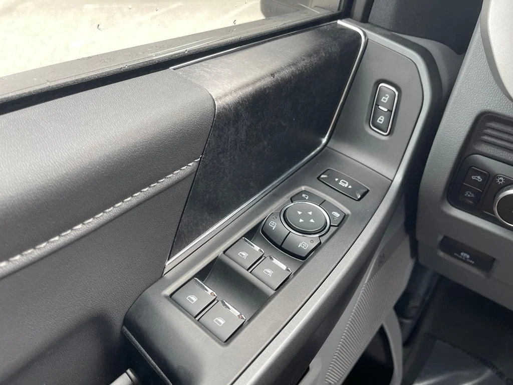 Used 2026 Agate Black Metallic Ford XLT image 27