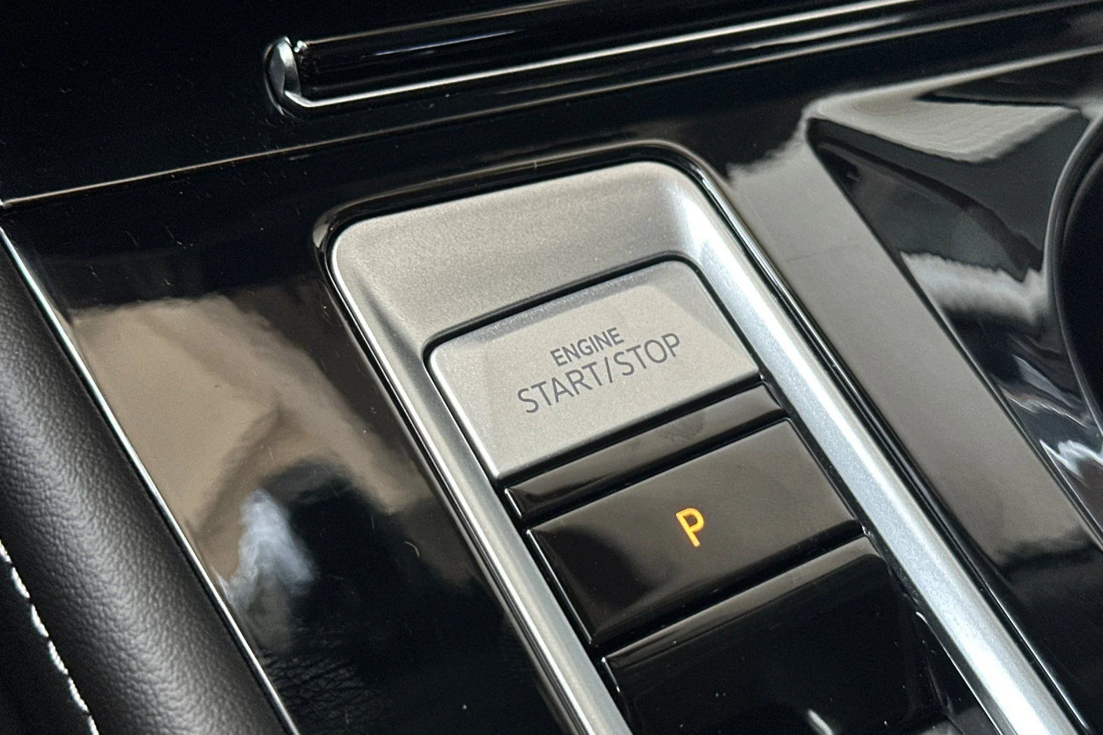 New 2026 Black Volkswagen 2.0T SE w/Technology image 21