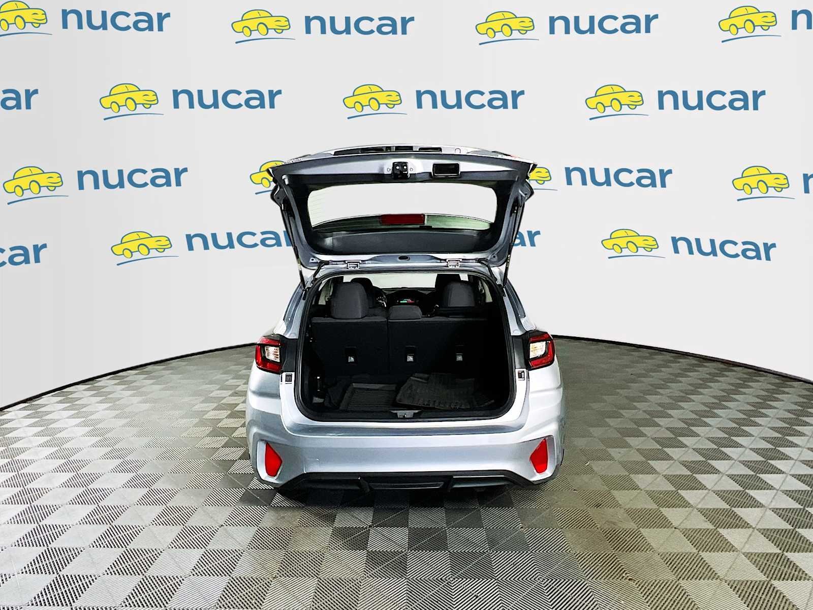 Used 2024 Ice Silver Metallic Subaru  image 26