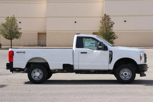 New 2026 Oxford White Ford F-250® XL image 31