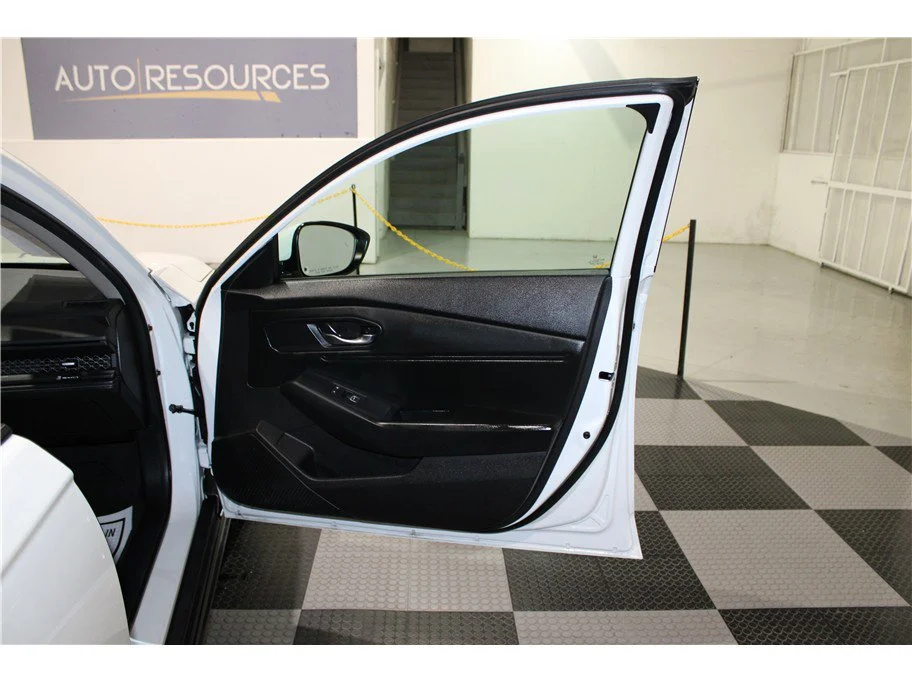 Used 2024 White Honda EX image 23