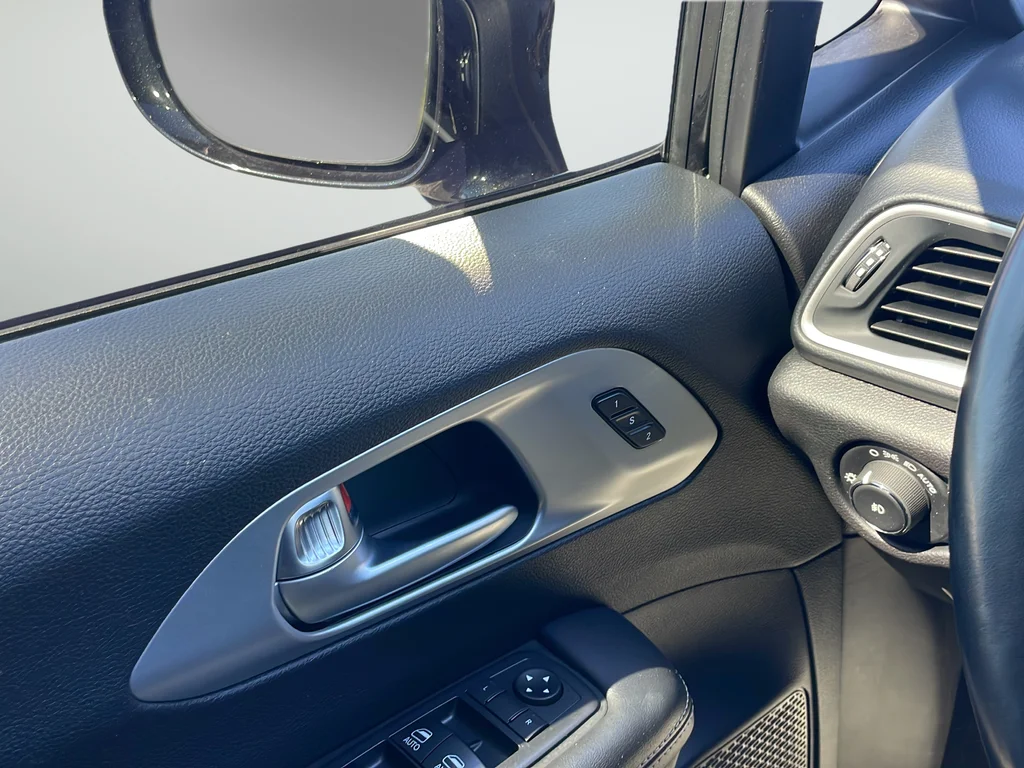 Used 2020 Black Chrysler Touring L image 32