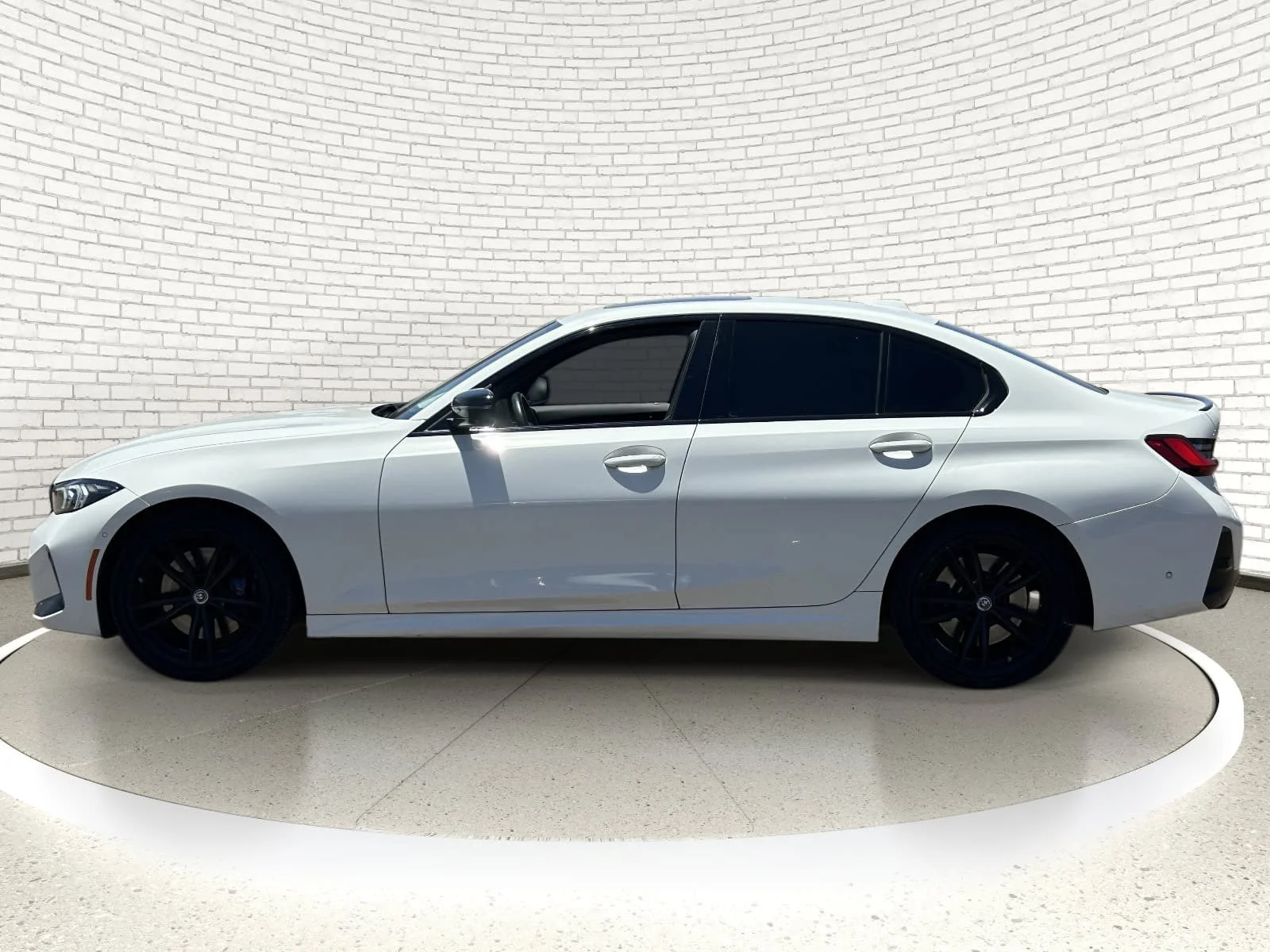 2023 BMW 3 Series 330i - Photo 10