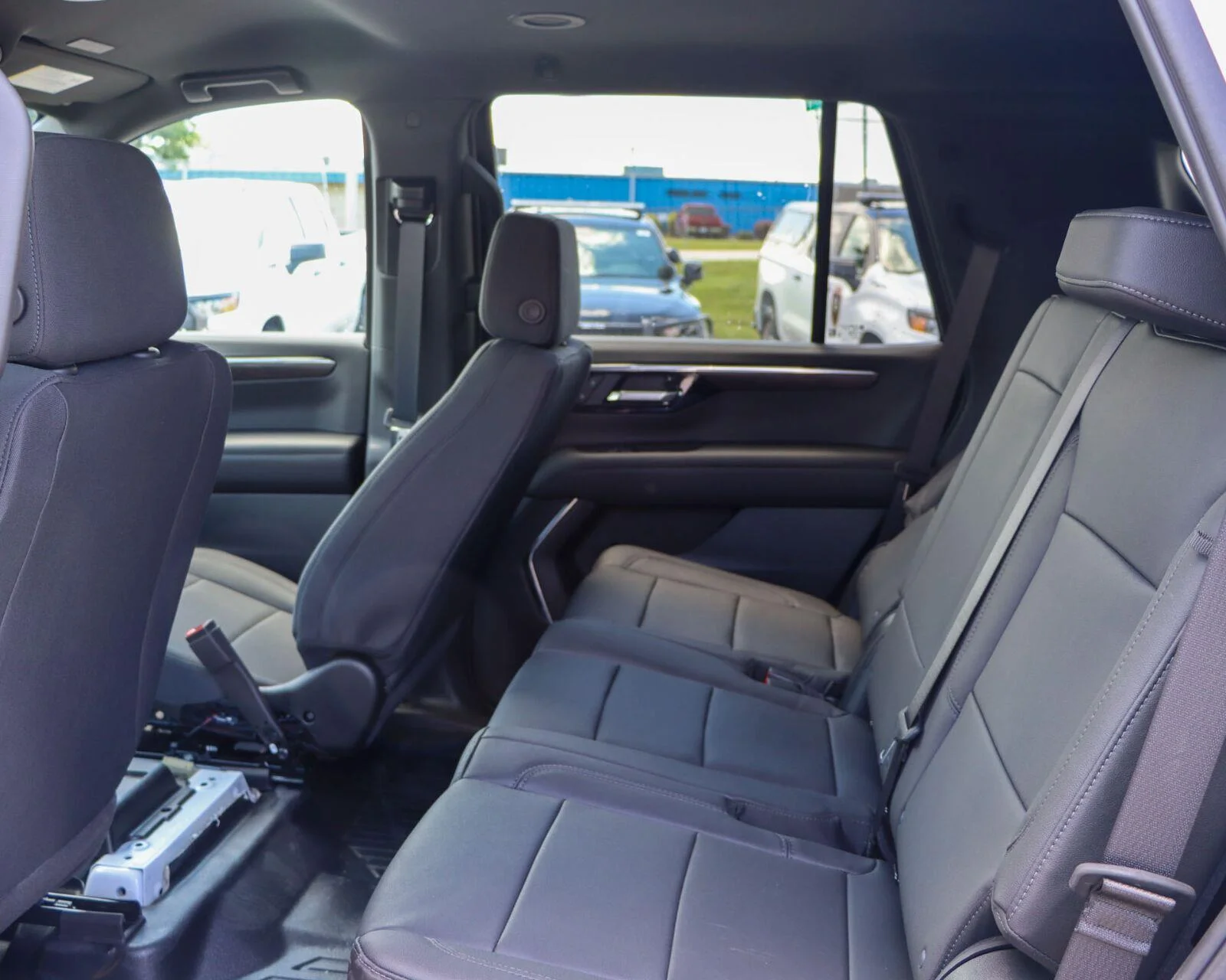 New 2025 Summit White Chevrolet Pursuit Rated image 9