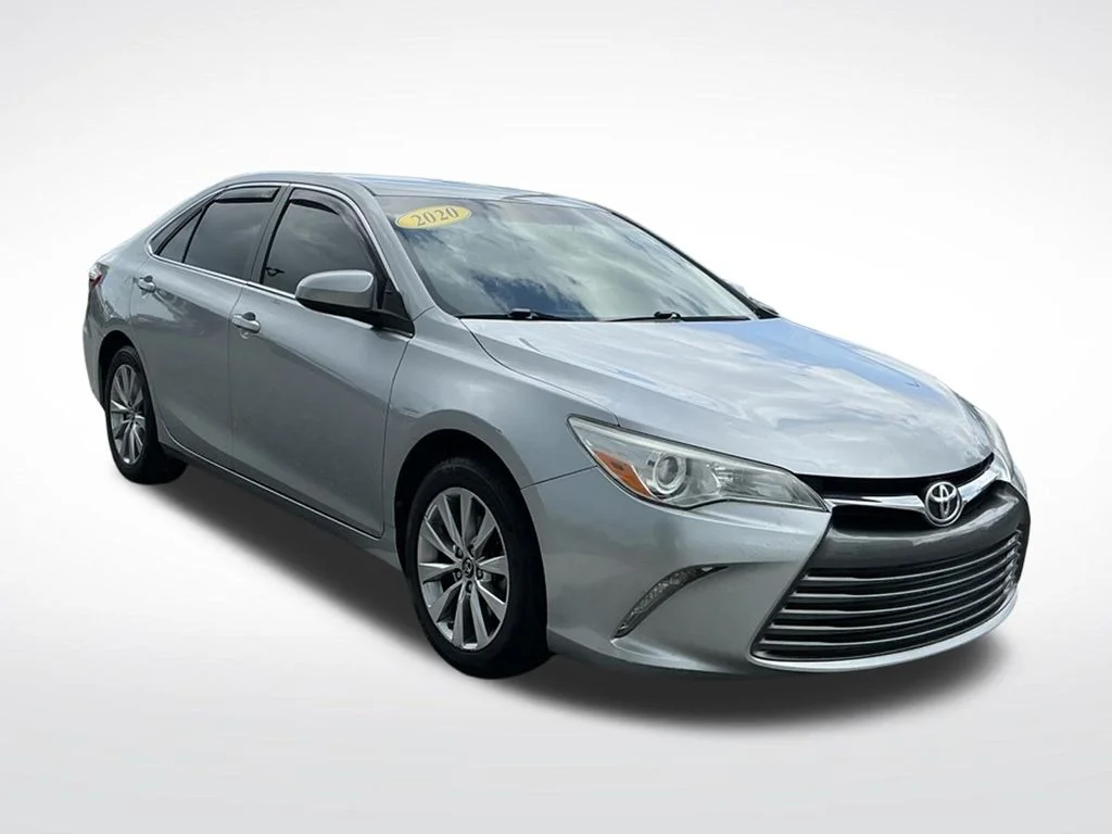 Used 2017 Silver Toyota XLE image 15