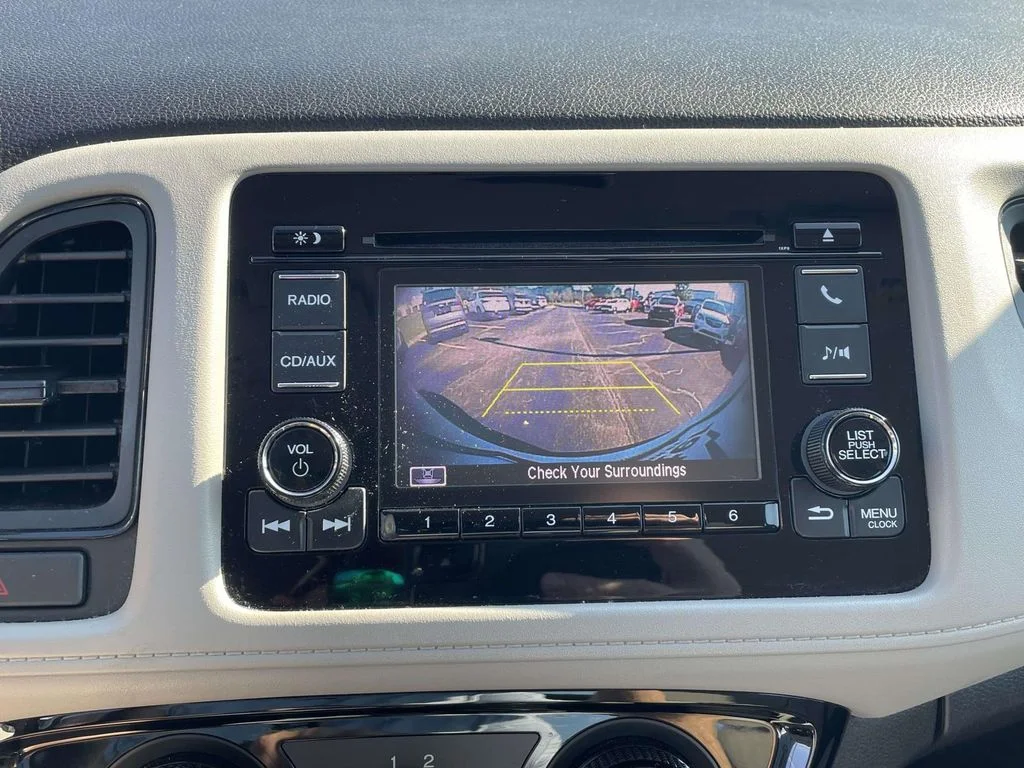 Used 2018 White Honda LX image 22