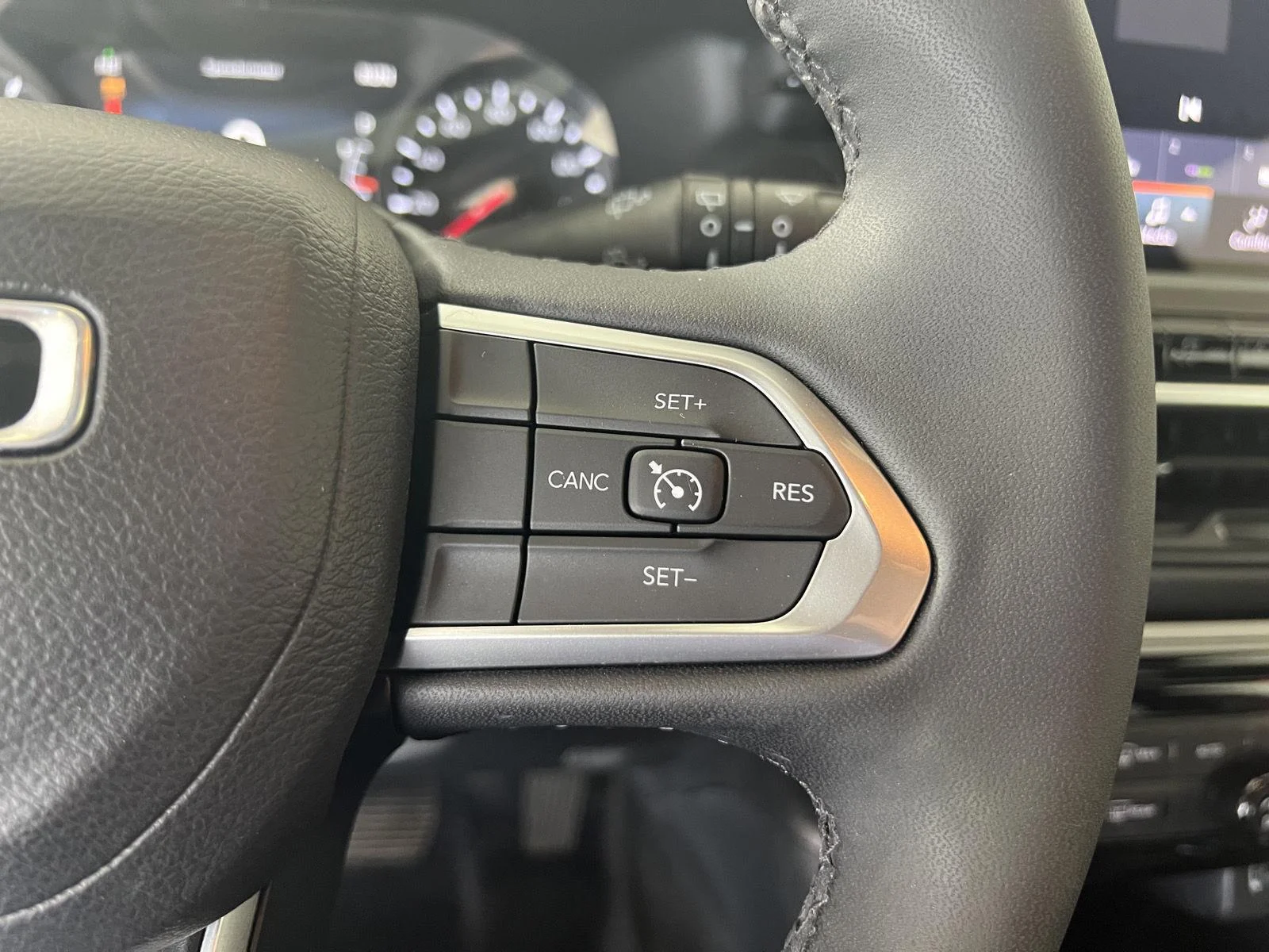 Used 2023  Jeep Altitude image 10