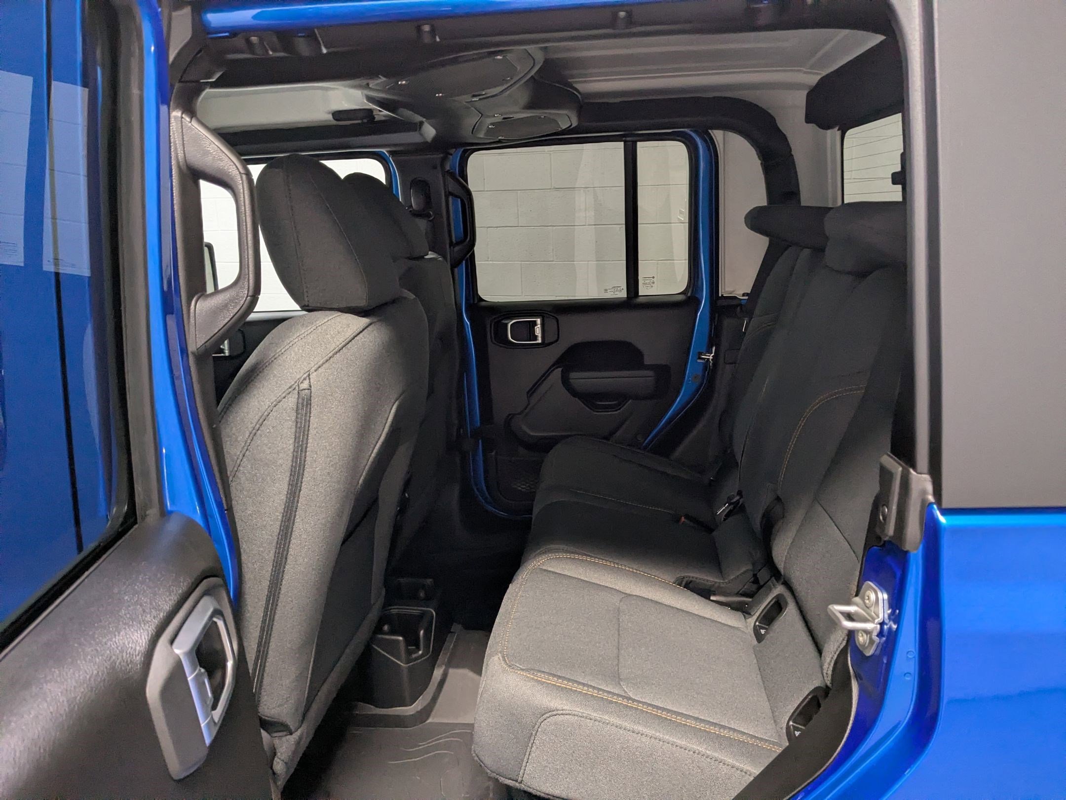 New 2026 Hydro Blue Pearl-Coat Exterior Paint Jeep Sport S image 17