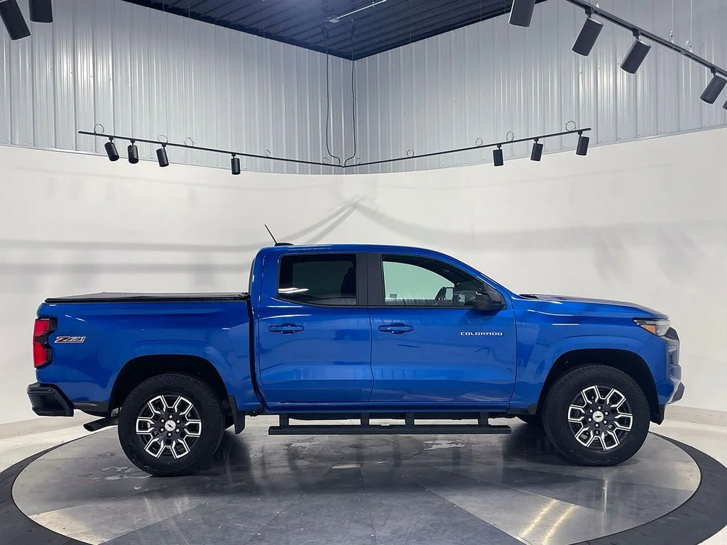 Used 2024 Blue Chevrolet Z71 image 10