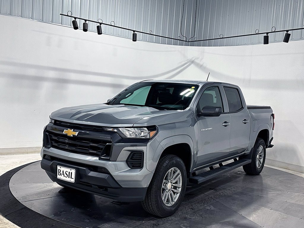 Used 2025 Gray Chevrolet LT image 8