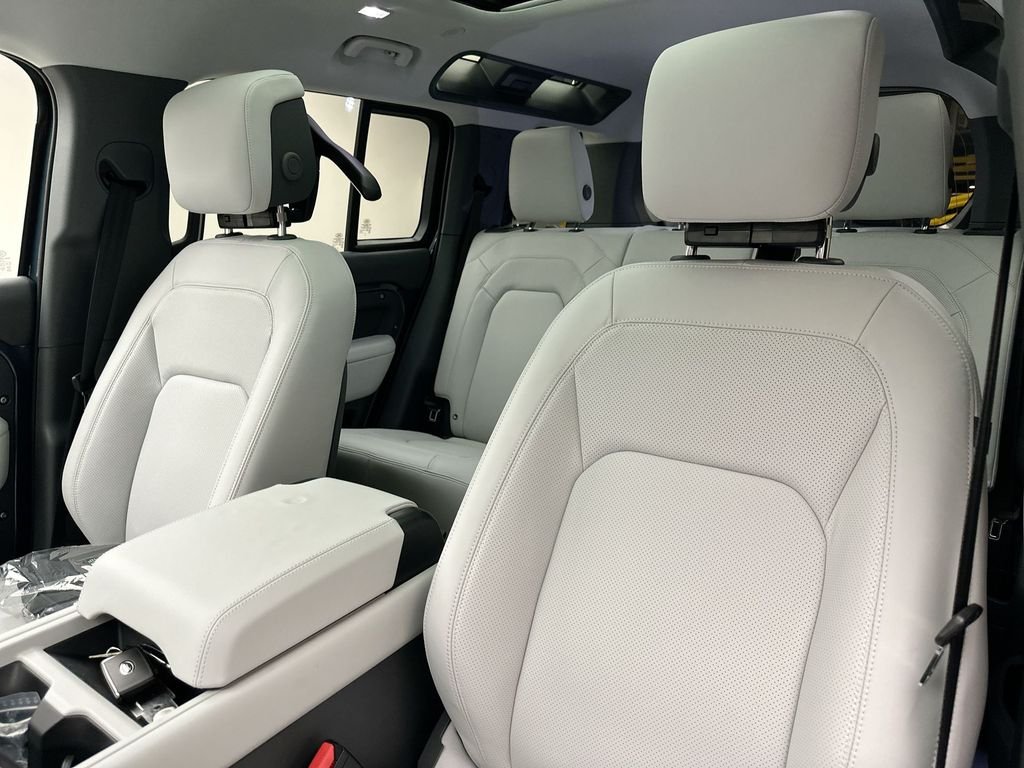 New 2026 Tasman Blue Land Rover S image 10