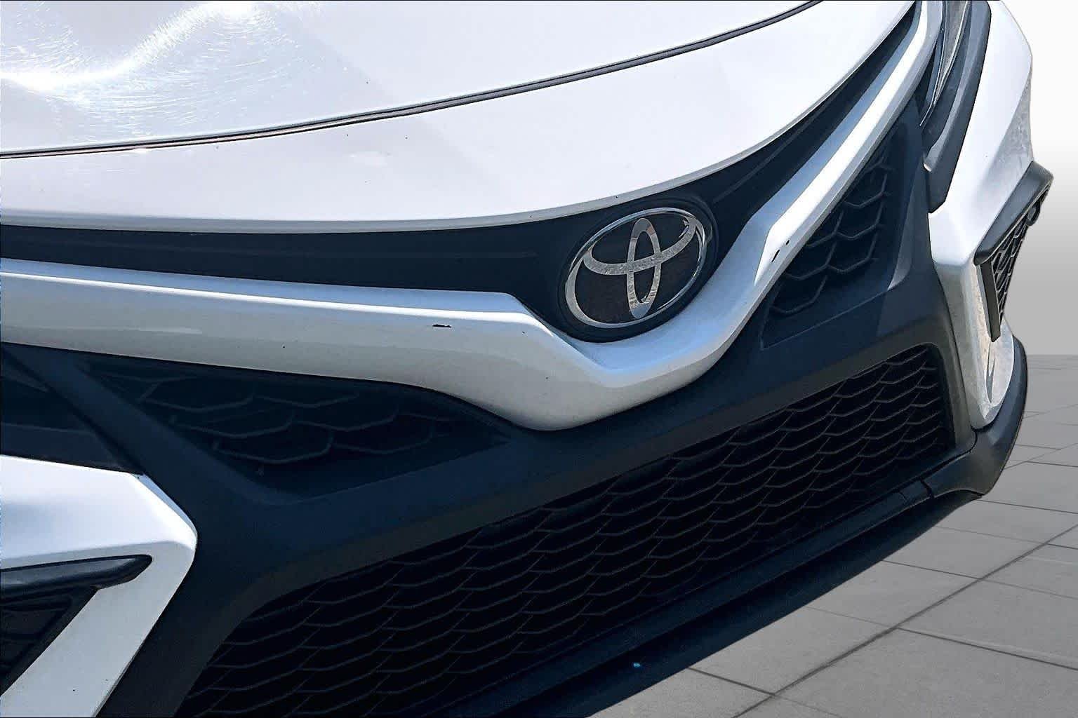 Used 2024 Ice Cap Toyota SE image 30