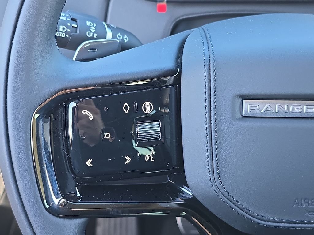 New 2026 Santorini Black Land Rover Dynamic SE image 18