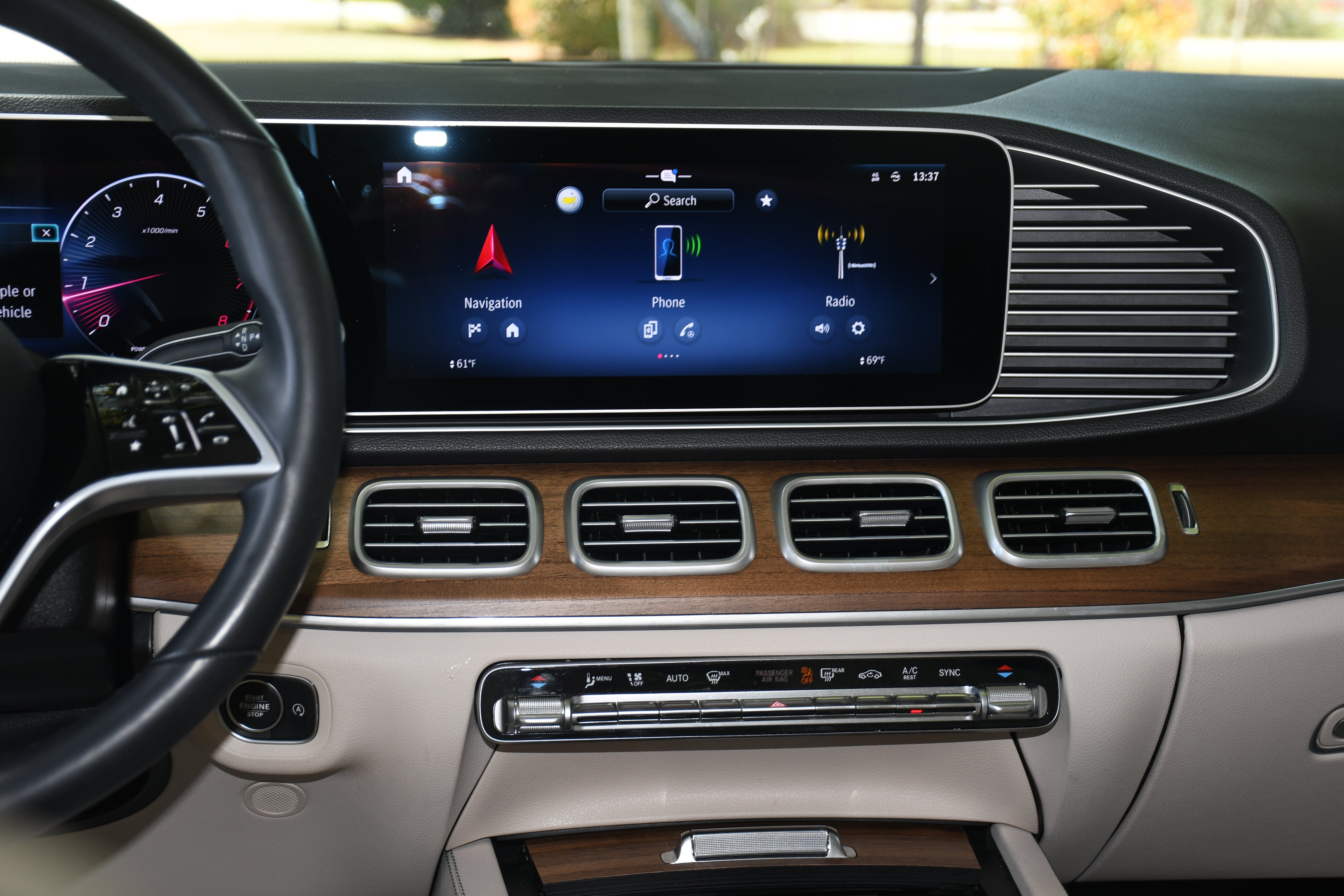 Used 2024 White Mercedes-Benz GLE 450 image 16