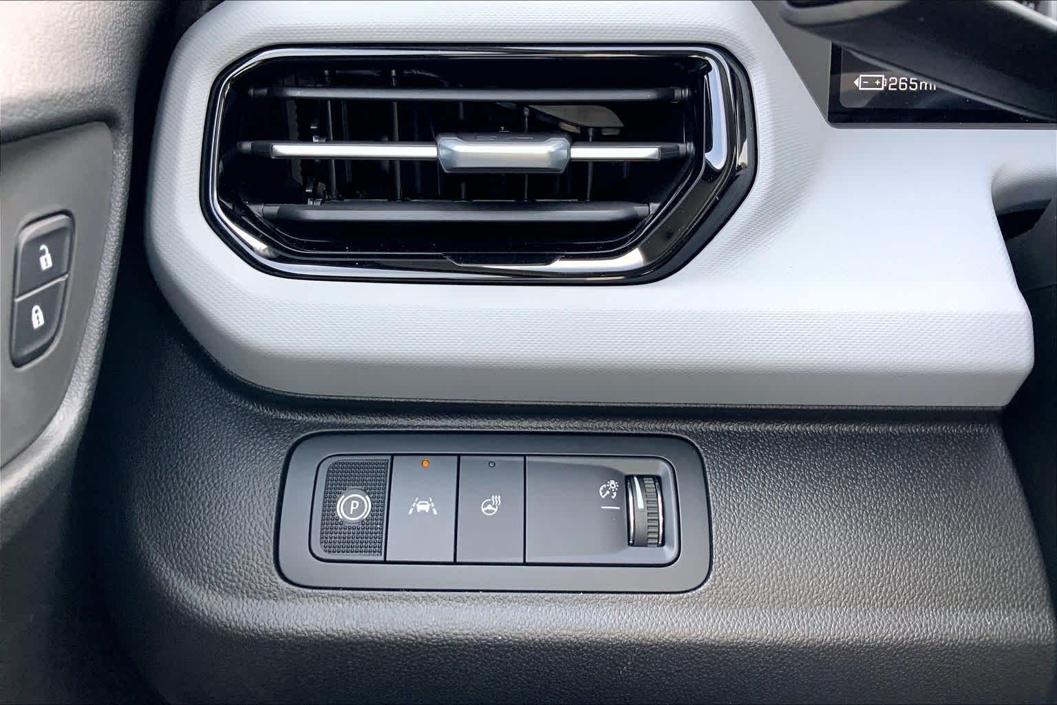 2027 Chevrolet Bolt RS - Photo 18