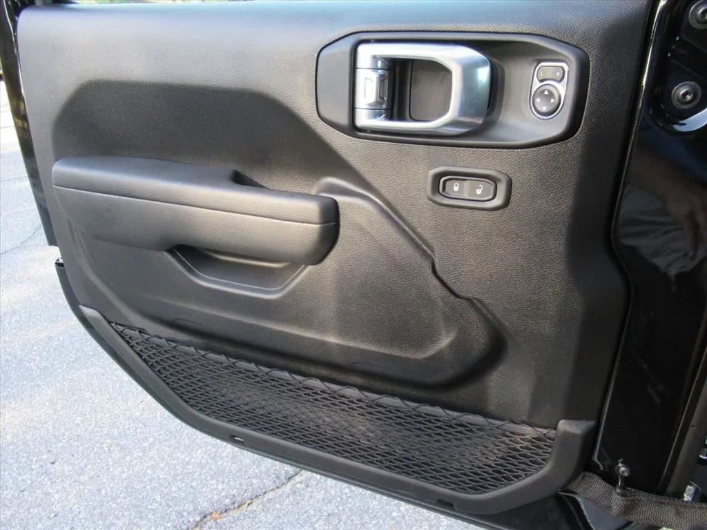 New 2026 Black Clear-Coat Exterior Paint Jeep Sport S image 19