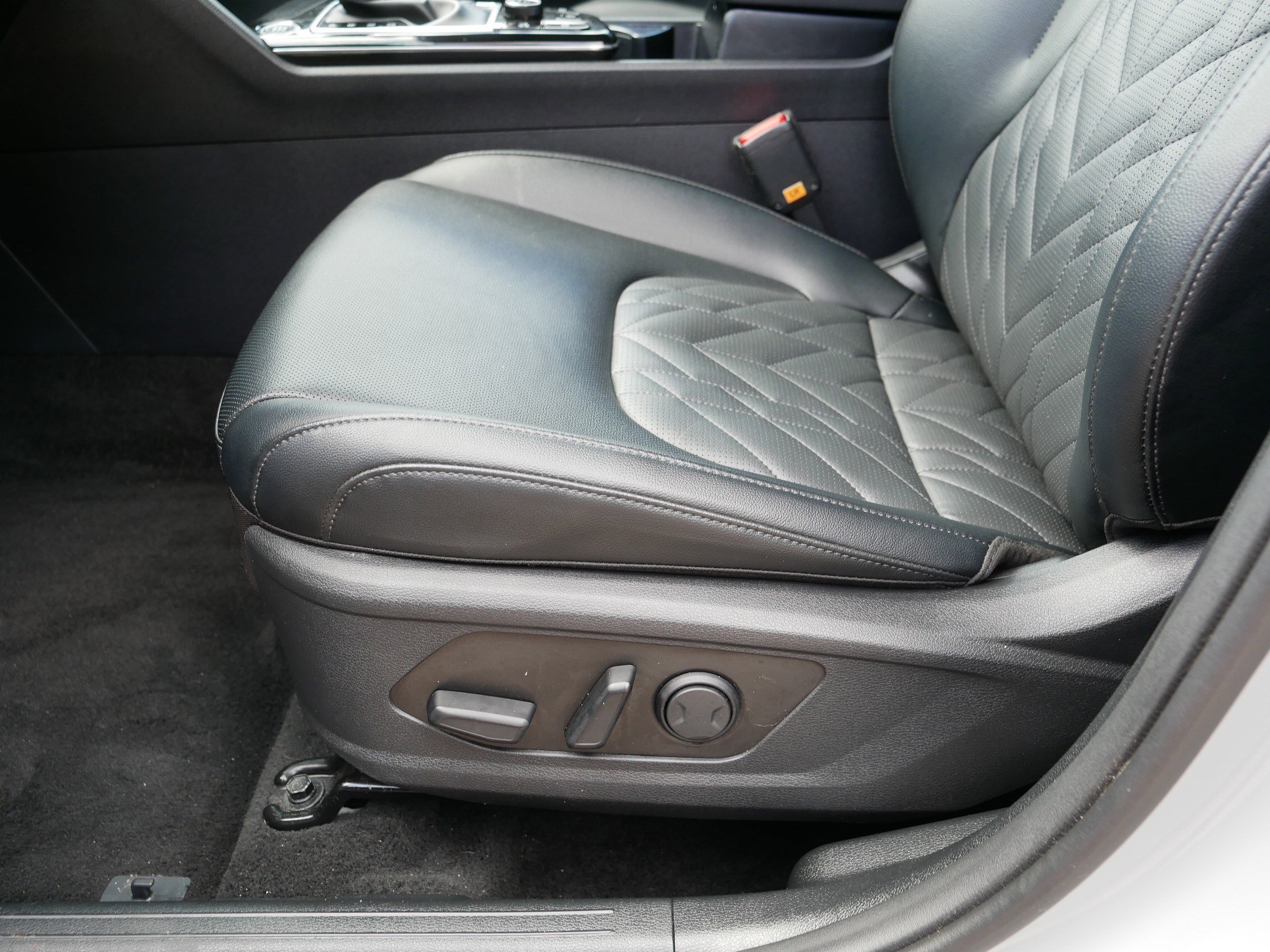 Certified Used 2024 Wolf Gray Kia X-Line image 20