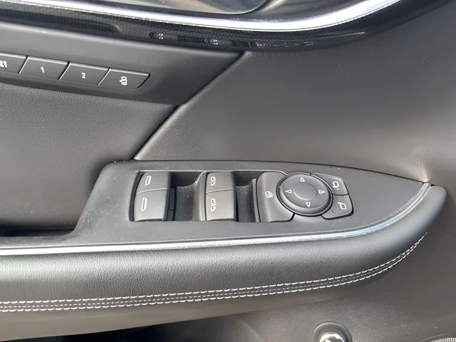 Used 2021 Blue Buick Essence image 11