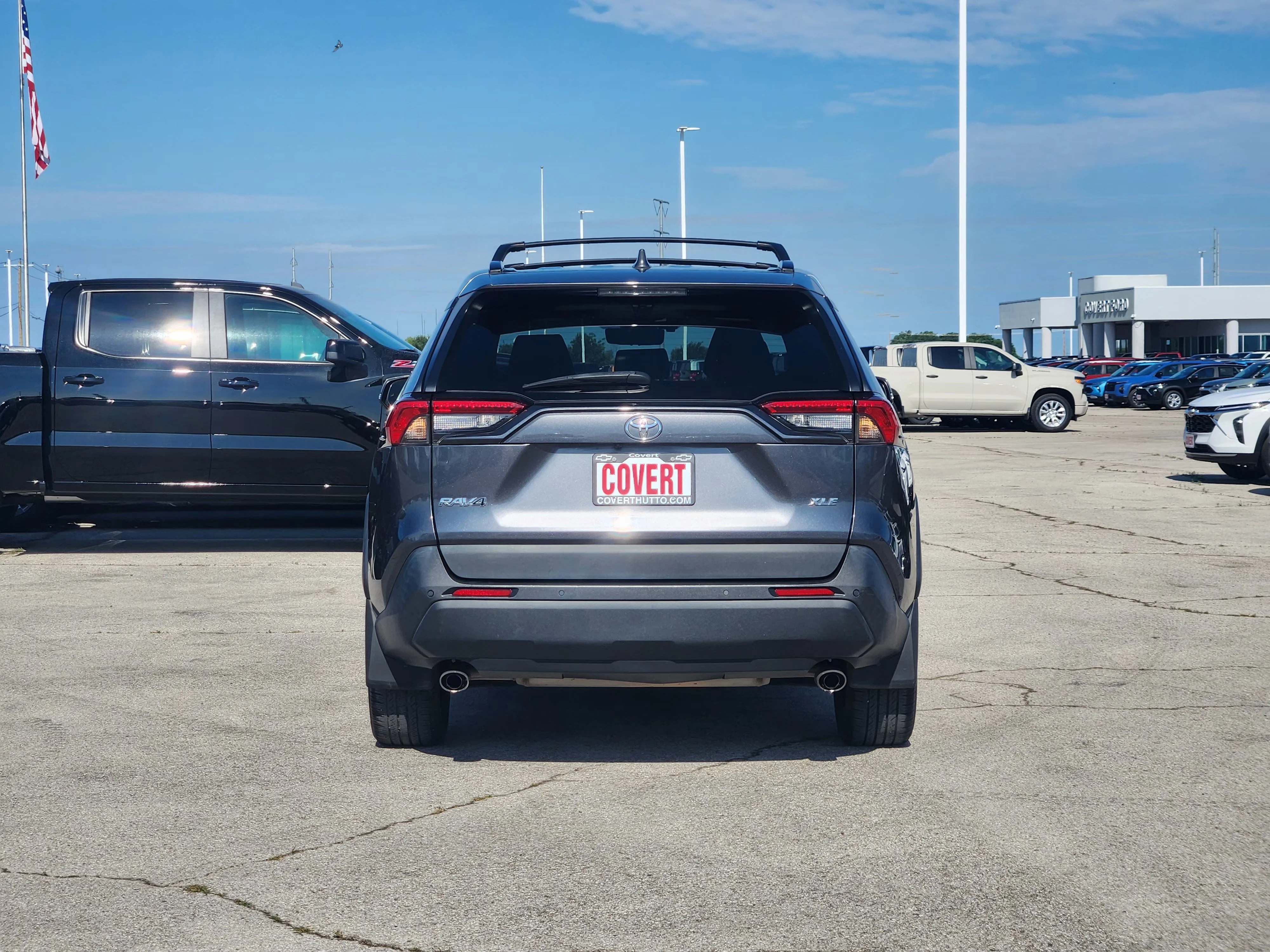 Used 2021 Gray Toyota XLE Premium image 6