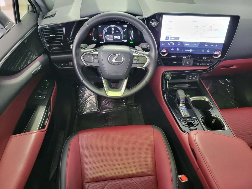 2025 Lexus NX Hybrid 350h - Photo 13