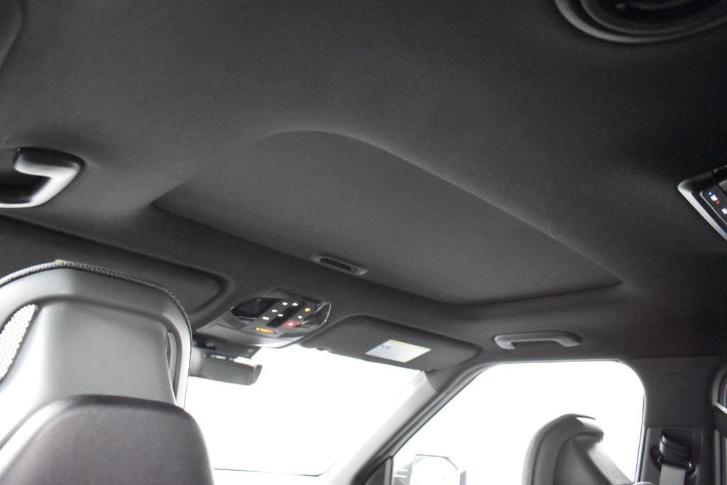 New 2027 Glacial White Pearl Kia X-LINE SX image 17
