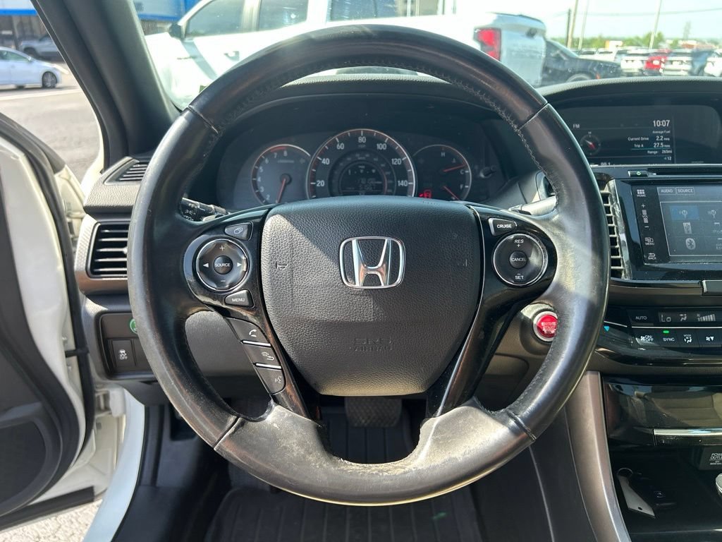 Used 2017 White Honda EX-L image 22