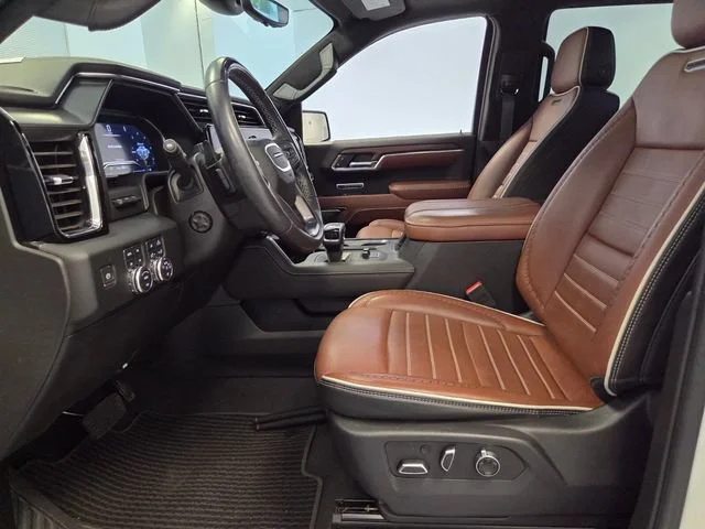 Used 2024 White Frost Tricoat GMC Denali Ultimate image 12