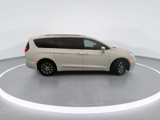 Used 2024 White Chrysler Pinnacle image 5