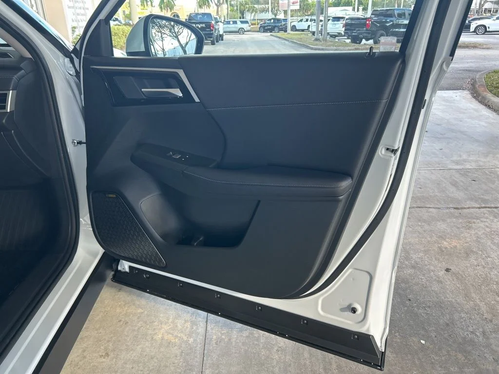 New 2026 White Mitsubishi SE image 25