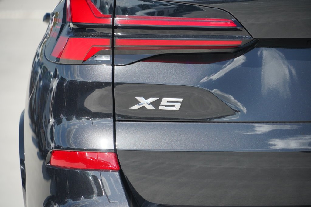 New 2026 Black Sapphire Metallic BMW xDrive40i image 8
