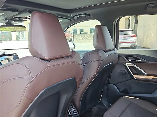 Used 2025 Space Silver Metallic BMW xDrive28i All-Wheel Drive Sports Activity Vehicle image 8
