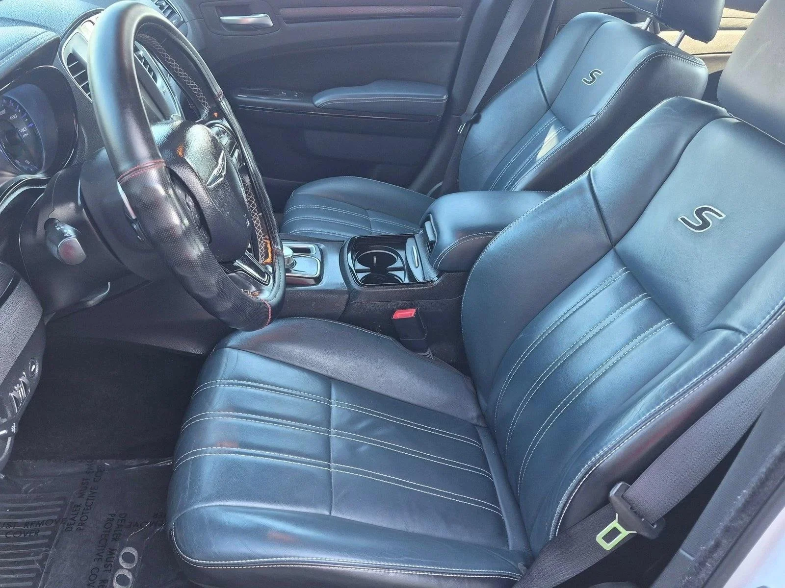 Used 2015 White Chrysler 300S image 16