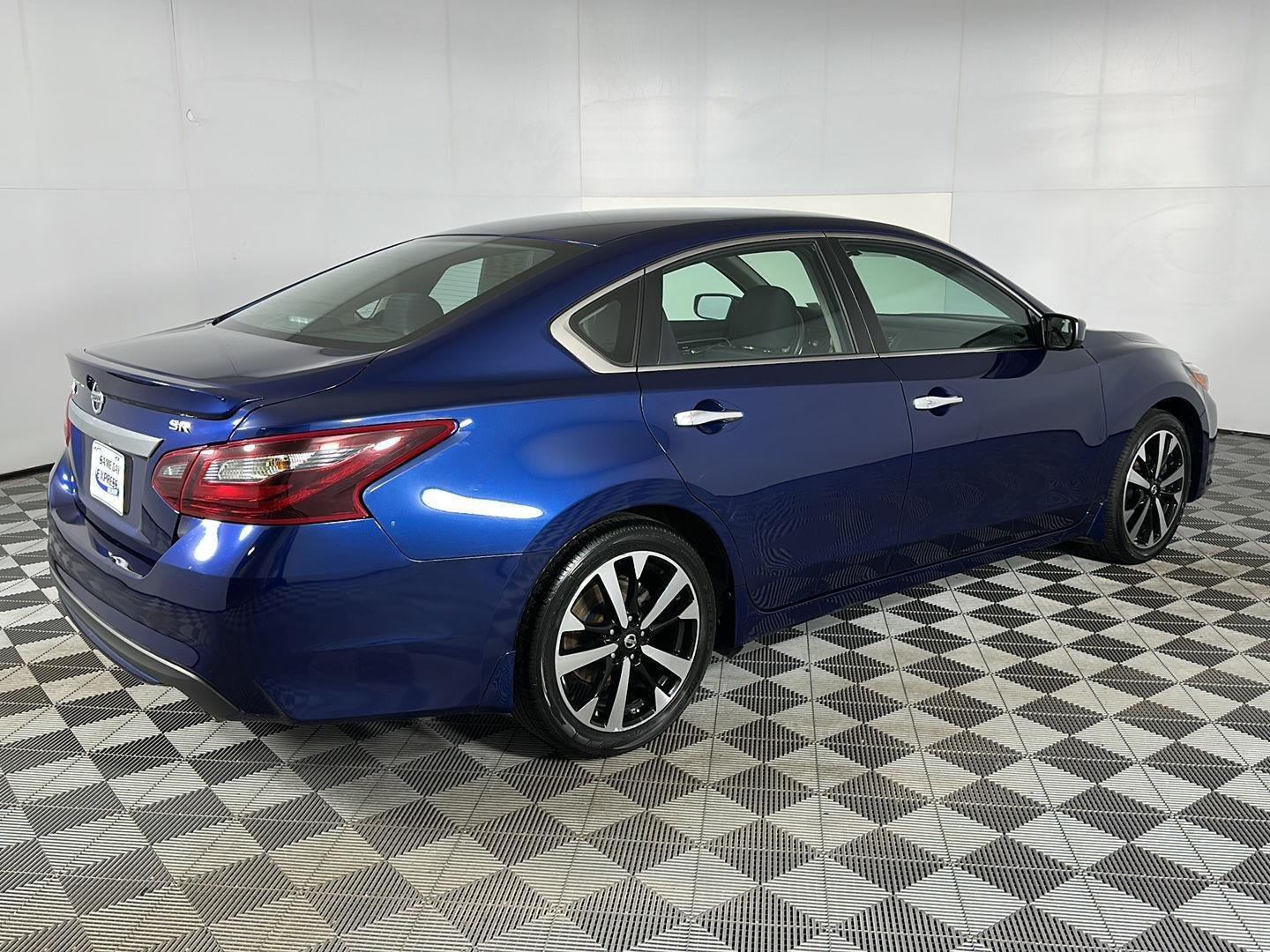 Used 2018 Deep Blue Pearl Nissan 2.5 SR image 25