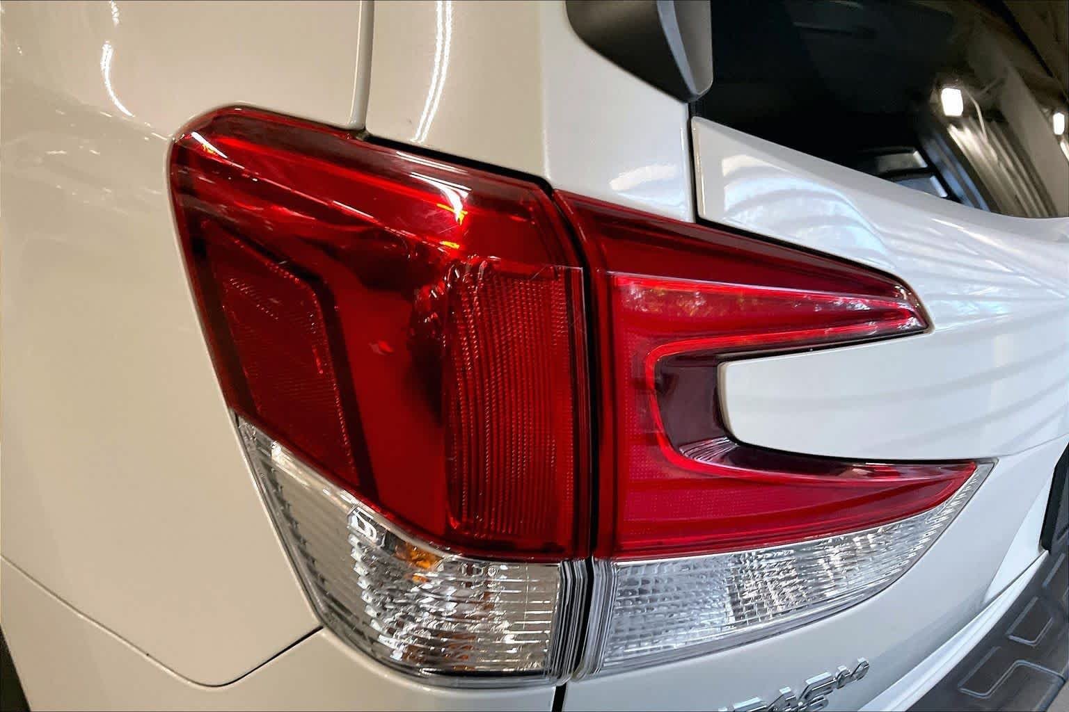Used 2019 Crystal White Pearl Subaru Premium image 29