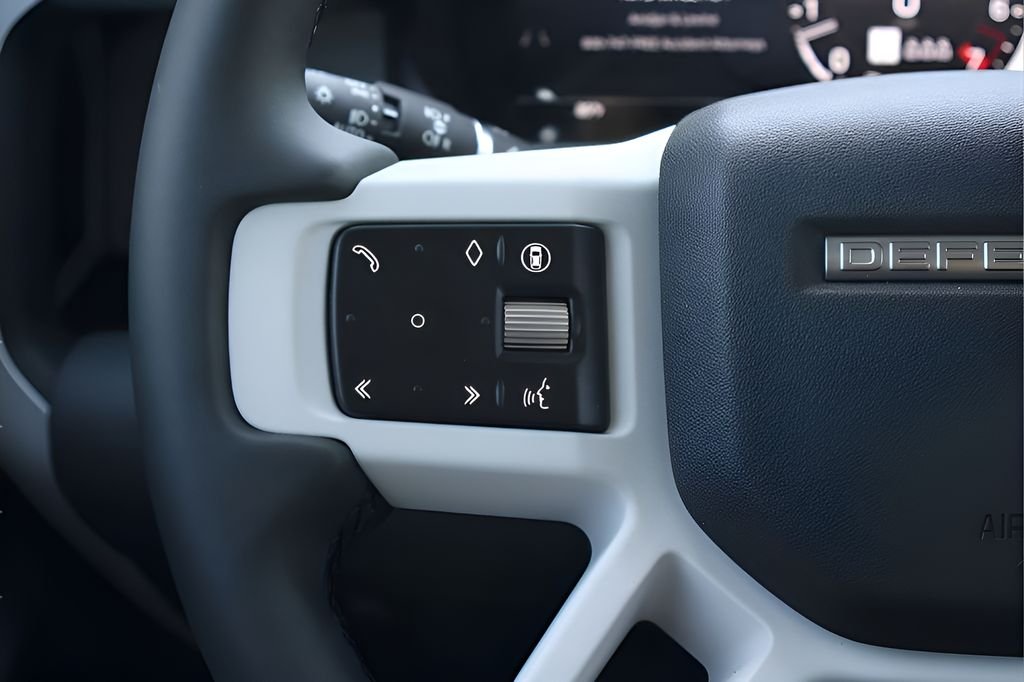 New 2026 Woolstone Green Land Rover X-Dynamic SE image 21