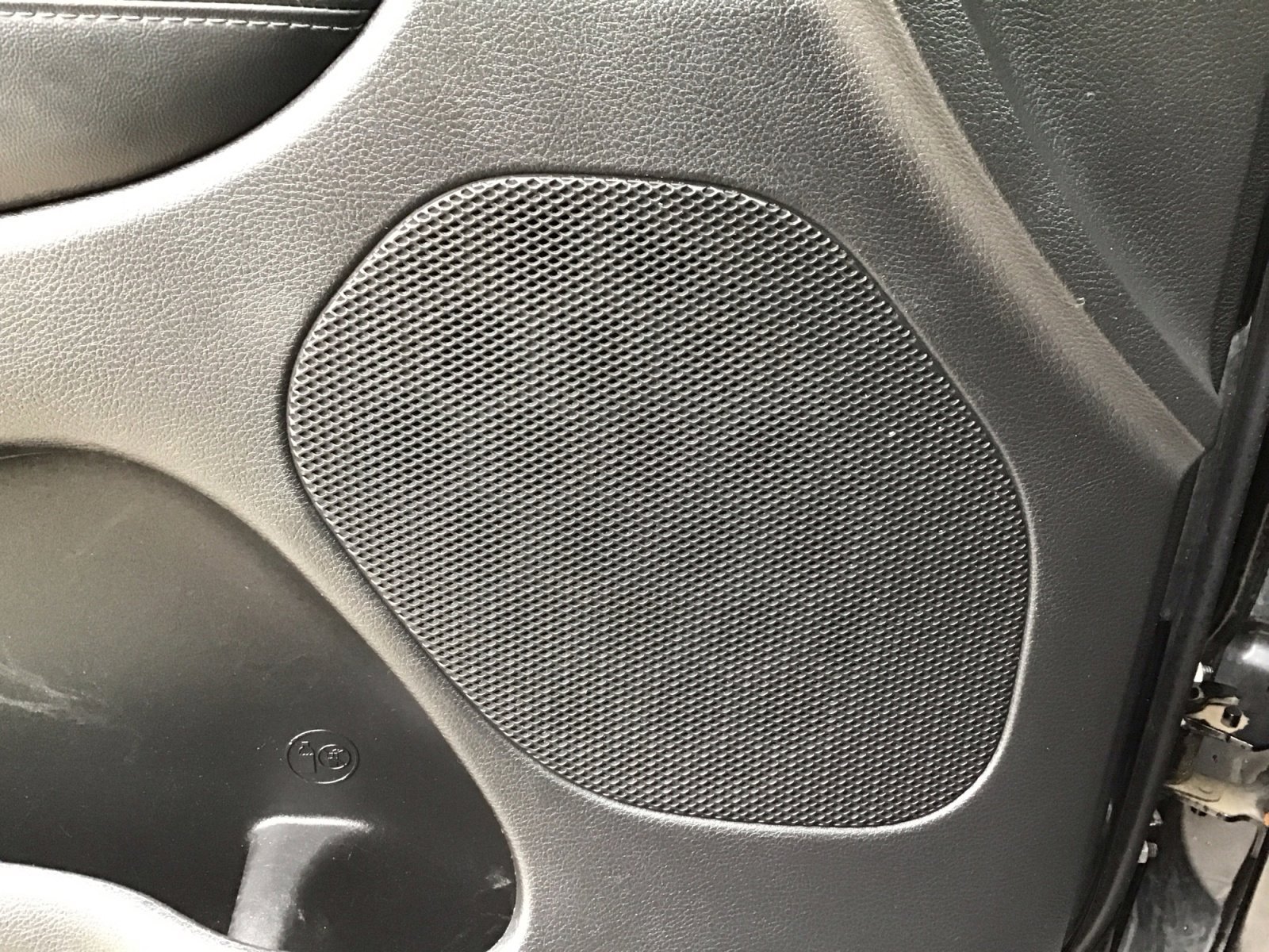 Used 2018 Diamond Black Crystal Pearlcoat Jeep Altitude image 25